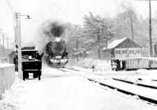 G5s-Westbound-Snowstorm-Central-Islip-c.1930.jpg (106142 bytes)
